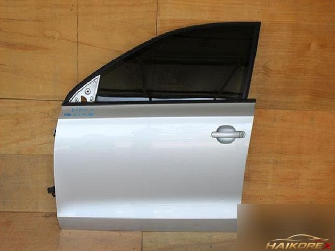 Volkswagen Jetta 2012 — передняя дверь левая