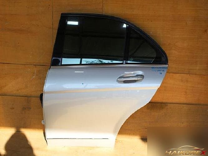 Mercedes-Benz C-Class 2009 — дверь задняя левая