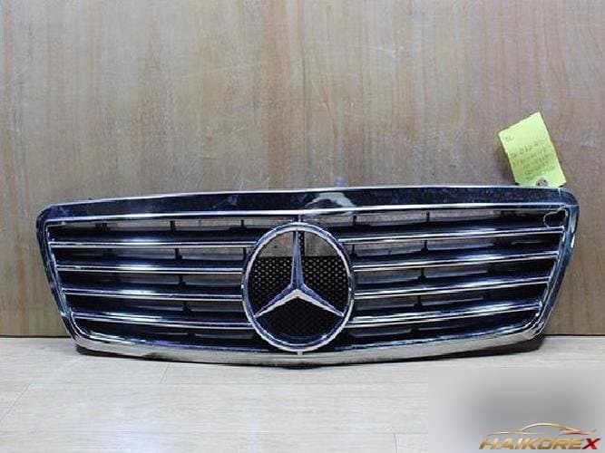 Mercedes-Benz C-класс 2001 — решётка радиатора