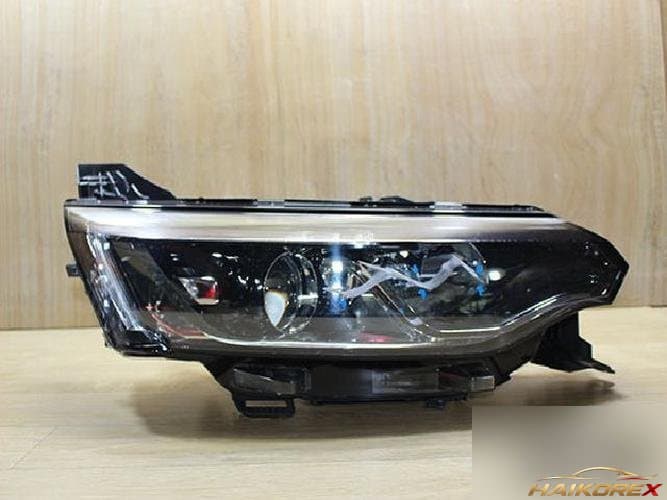 Renault SM6 2017 — фара правая LED