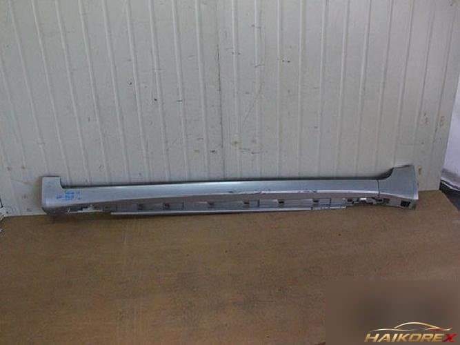 Audi A4 2006 — накладка порога левая 8E0853859
