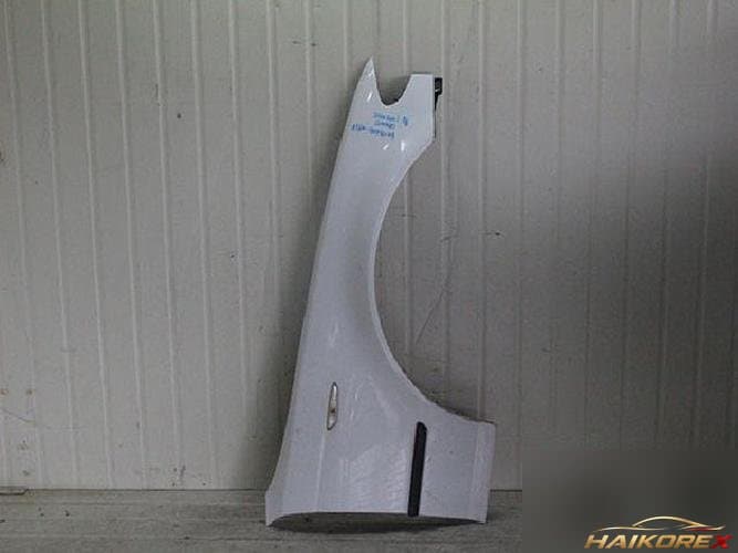 BMW 3 Series 2005 — крыло правое