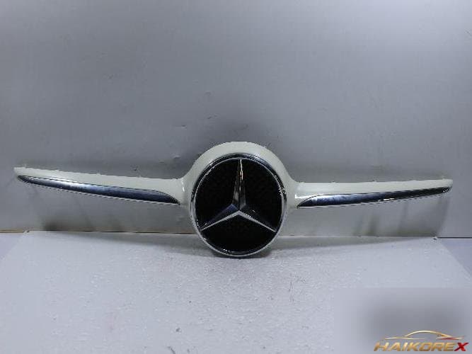 Mercedes-Benz A-Class 2018 — радиаторная решётка