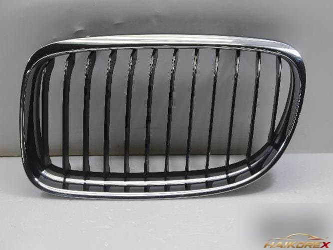 BMW 3 Series 2010 — решетка радиатора 51137201967