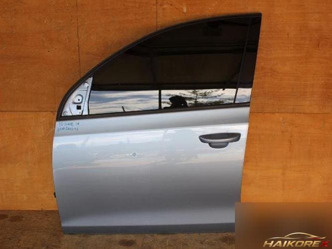 Volkswagen Golf 2011 — передняя дверь левая