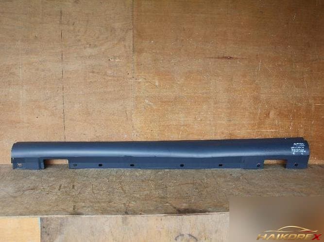 Mercedes-Benz C-Class 2010 — накладка порога левая A2046981354