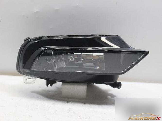 Audi A3 2013 — противотуманная фара правая (пассажирская) 8V0941700E