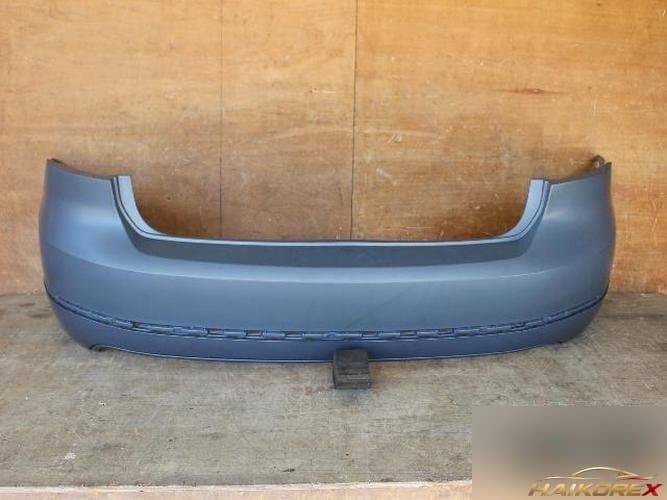 Volkswagen Passat 2012 — задний бампер 561807421E