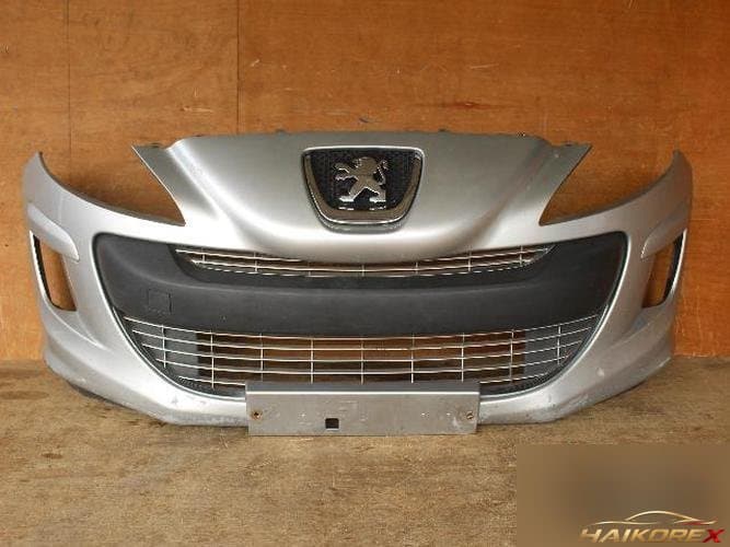 Peugeot 308 2011 — передний бампер