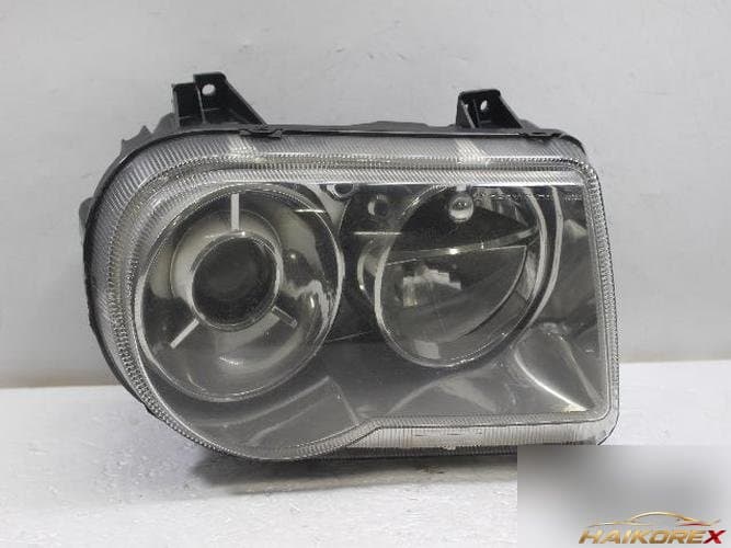 Chrysler 300 2010 — фара правая HID