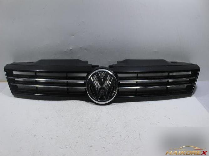 Volkswagen Jetta 2011 — решётка радиатора 5C6853653