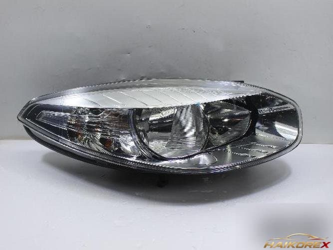 Renault SM3 2011 — фара правая 260100047R