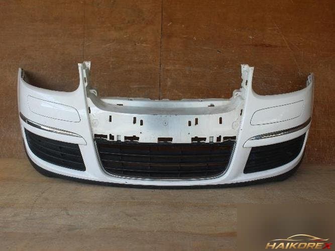 Volkswagen Jetta 2011 — передний бампер