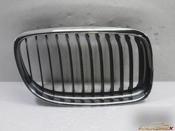 BMW 3 Series 2009 — решётка радиатора правая 51137201968