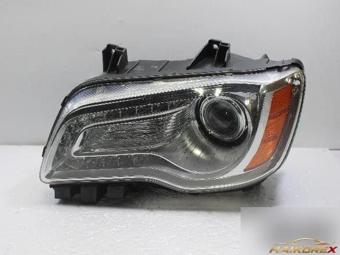 Chrysler 300 2012 — фара левая HID