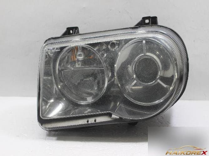 Chrysler 300 2009 — фара левая HID 04805761AL