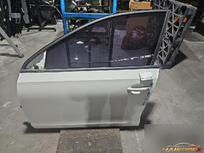 Volkswagen Jetta 2014 — передняя дверь левая 5C6831055B