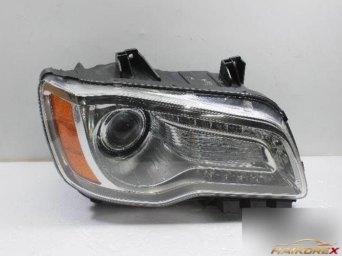 Chrysler 300 2012 — фара правая HID