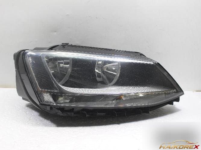 Volkswagen Jetta 2011 — фара правая 1
