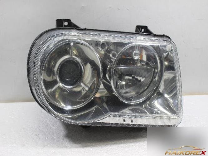 Chrysler 300 2008 — фара правая 04805760AK