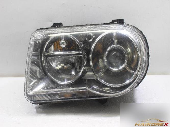 Chrysler 300 2010 — фара левая HID