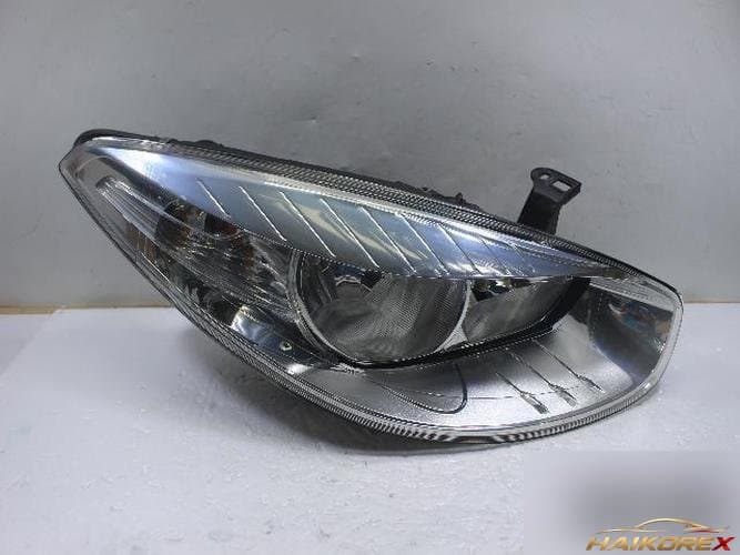 Renault SM3 2010 — фара правая 260100047R