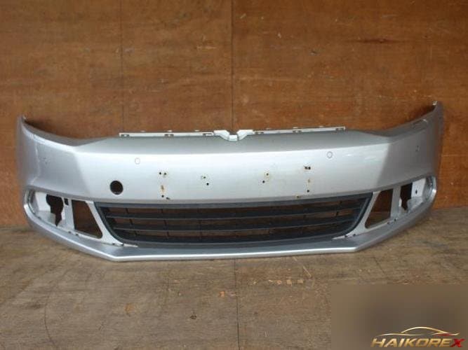 Volkswagen Jetta 2011 — передний бампер 5G6807221B