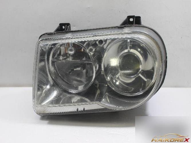 Chrysler 300 2008 — фара левая HID 04805761AK