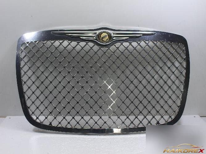 Chrysler 300 2008 — решётка радиатора