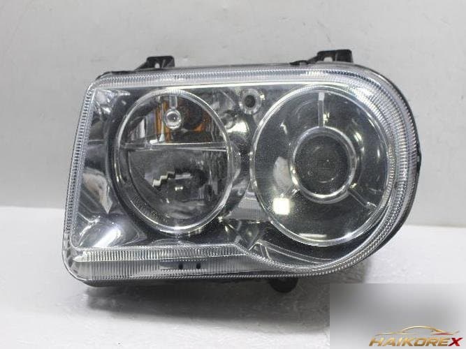Chrysler 300 2006 — фара левая HID 04805761AJ