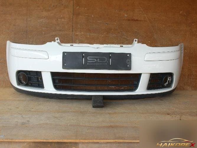 Volkswagen Golf 2009 — бампер передний 1K0807221B