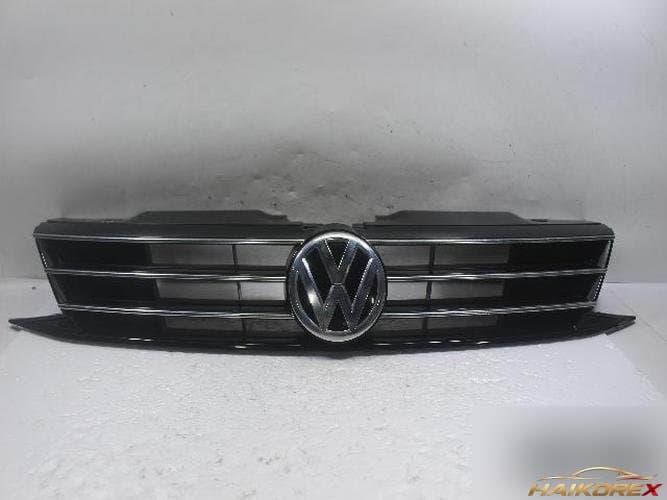 Volkswagen Jetta 2015 — решётка радиатора 5C6853655F