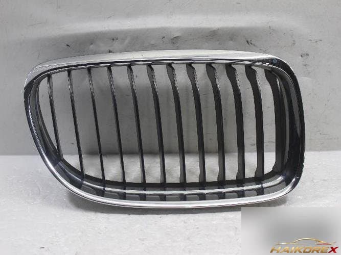 BMW 3 Series 2011 — решетка радиатора правая 51137201968