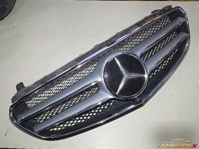 Mercedes-Benz E-Class 2014 — решетка радиатора A2128851500