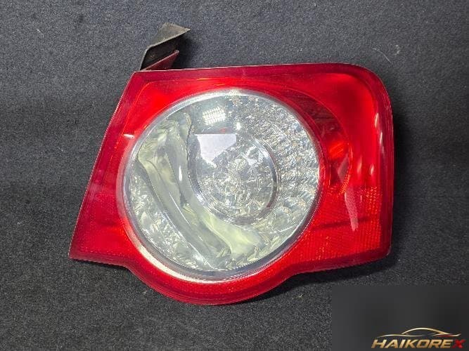 Volkswagen Passat 2011 — фонарь задний правый (наружный) 3C5945096H