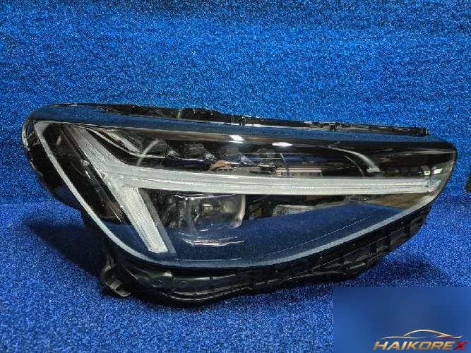 Volvo XC40 2025 — фара головного света правая