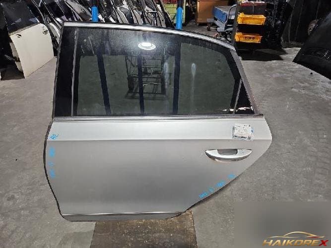 Volkswagen Passat 2015 — дверь задняя левая 561833055C