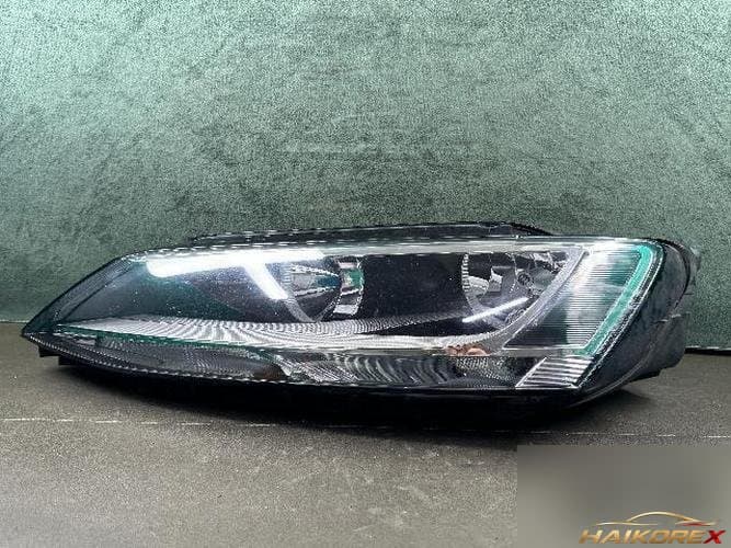 Volkswagen Jetta 2011 — фара левая 1
