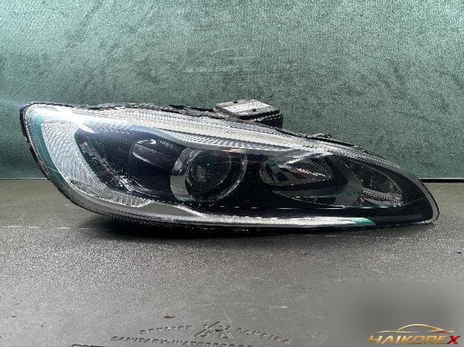 Volvo S60 2015 — фара правая HID