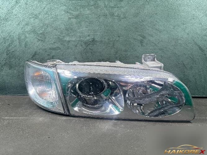 Hyundai Trajet 2007 — фара передняя правая