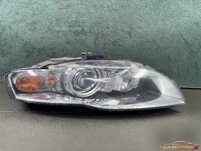 Audi A4 2007 — фара правая HID