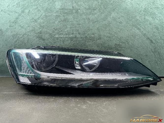 Volkswagen Jetta 2011 — фара правая 1