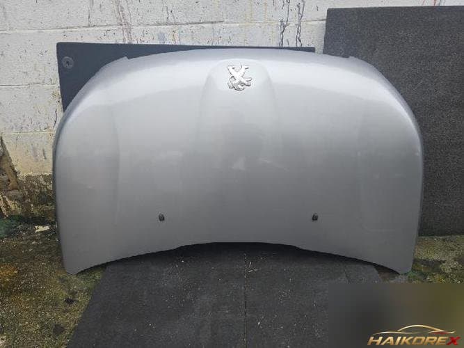 Peugeot 2008 2016 — капот