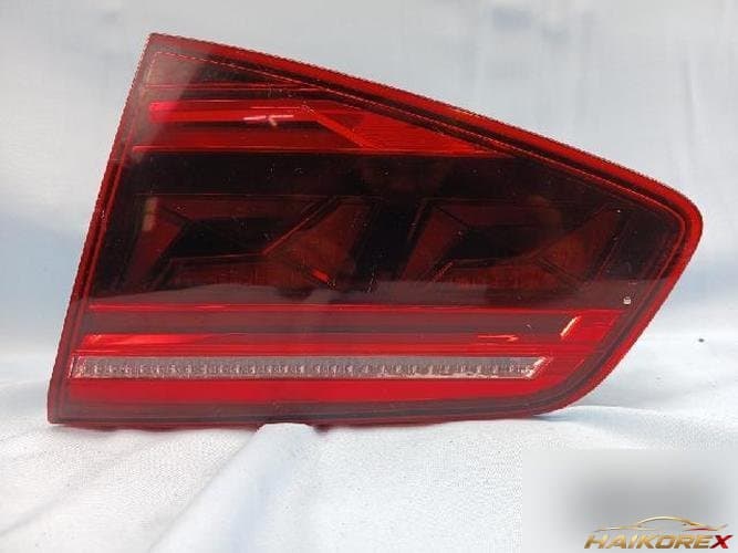 Volkswagen Passat 2015 — накладка крышки багажника с подсветкой номера 3G5945308F