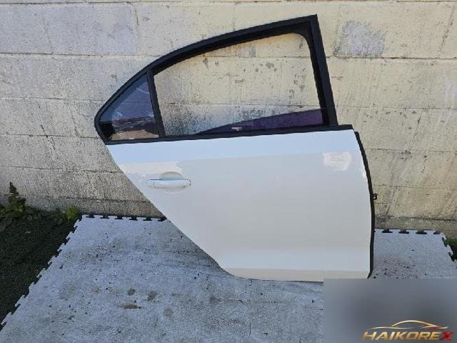 Volkswagen Jetta 2012 — дверь задняя правая