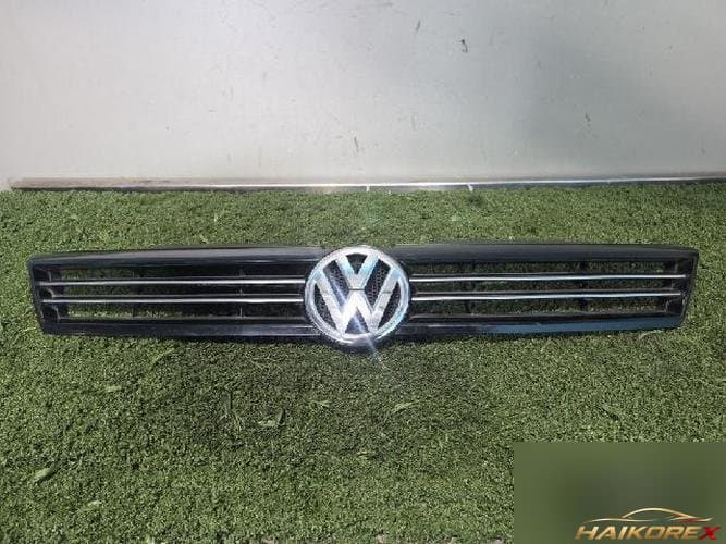 Volkswagen Jetta 2012 — решётка радиатора 1