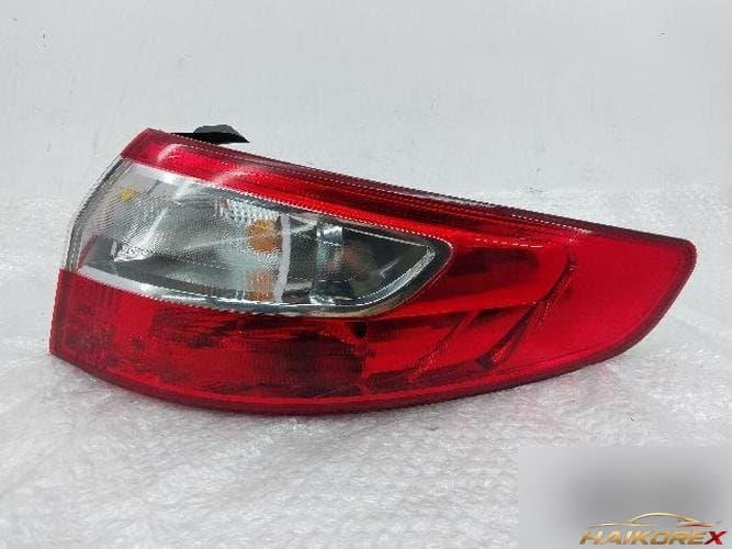 Renault SM3 2010 — комбинированный фонарь задний (правый, пассажирский) 265500016R