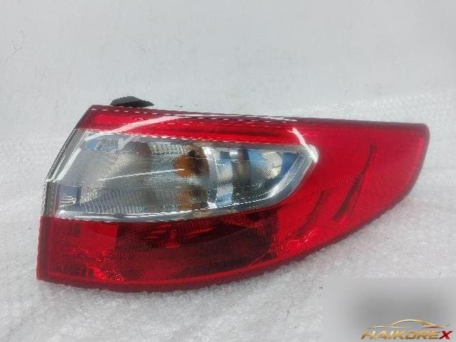 Renault SM3 2011 — фонарь задний комбинированный правый (пассажирский) 265500016R