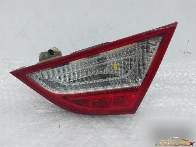 Hyundai Sonata 2012 — накладка крышки багажника с фонарём правая RH