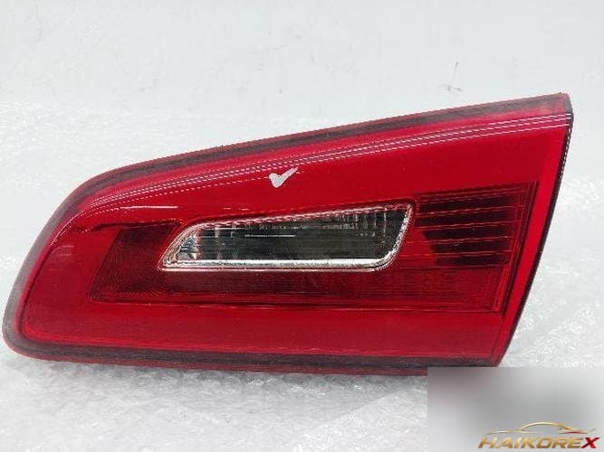 Kia K3 2014 — накладка крышки багажника с фонарём (правая)